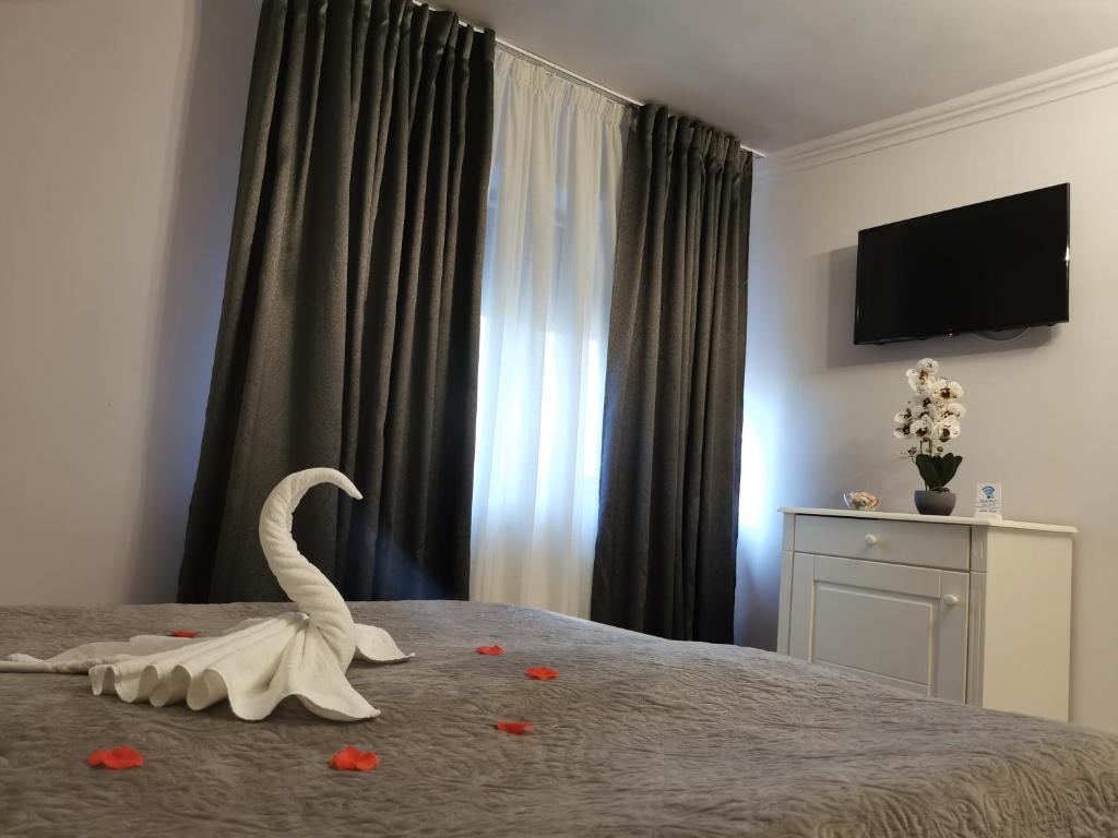 Select House - Triple Room