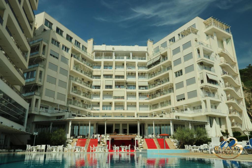 Bazén v ubytování Hotel Bleart nebo v jeho okolí