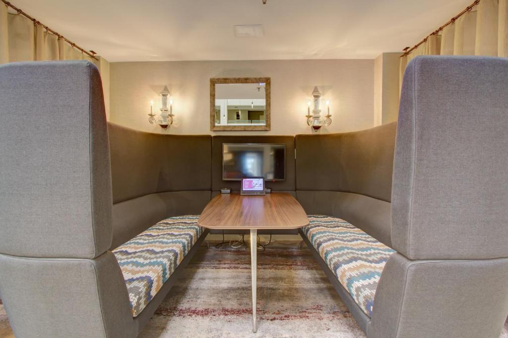 Crowne Plaza Charleston by IHG photo