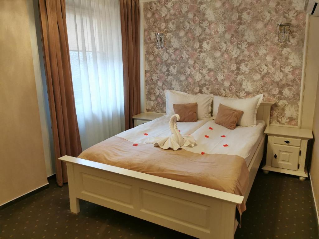 Select House - Standard Queen Room