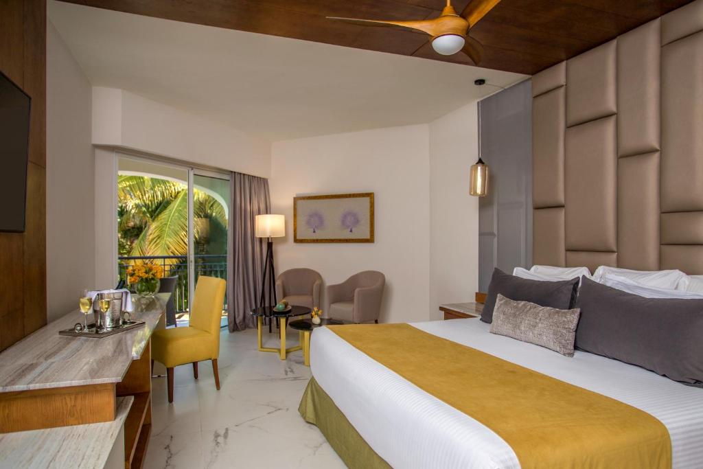 Secrets Royal Beach Punta Cana - Adults Only - All Inclusive - Preferred Club Junior Suite Tropical View Triple