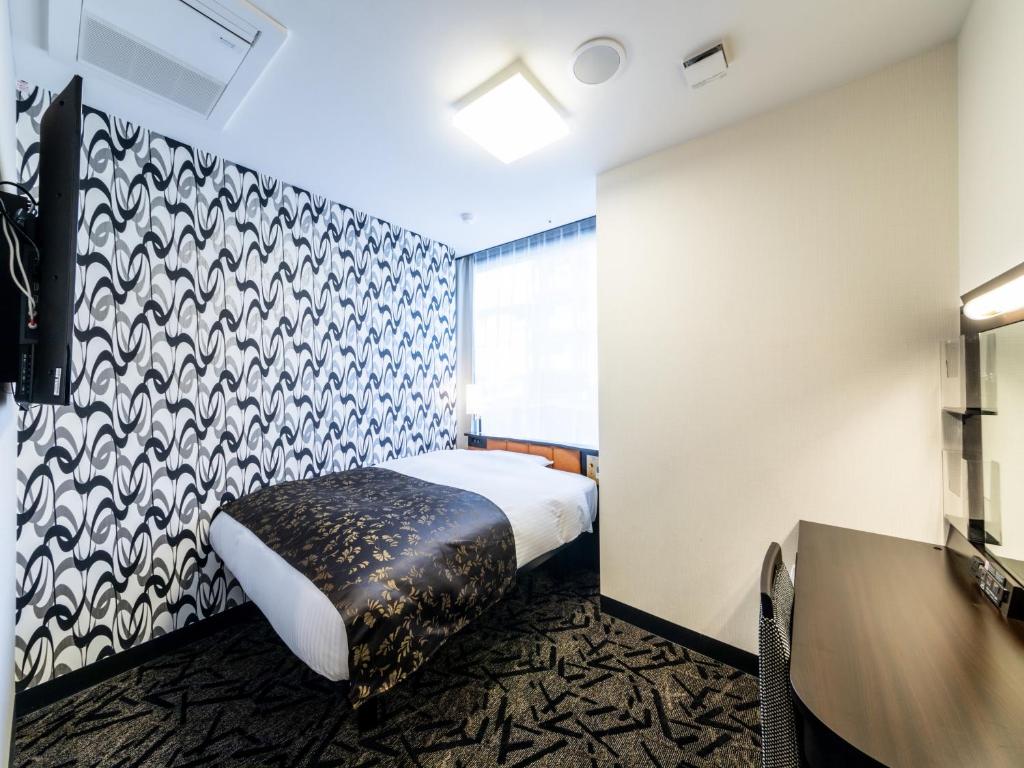 Postel nebo postele na pokoji v ubytování APA Hotel Kyoto Gion Excellent