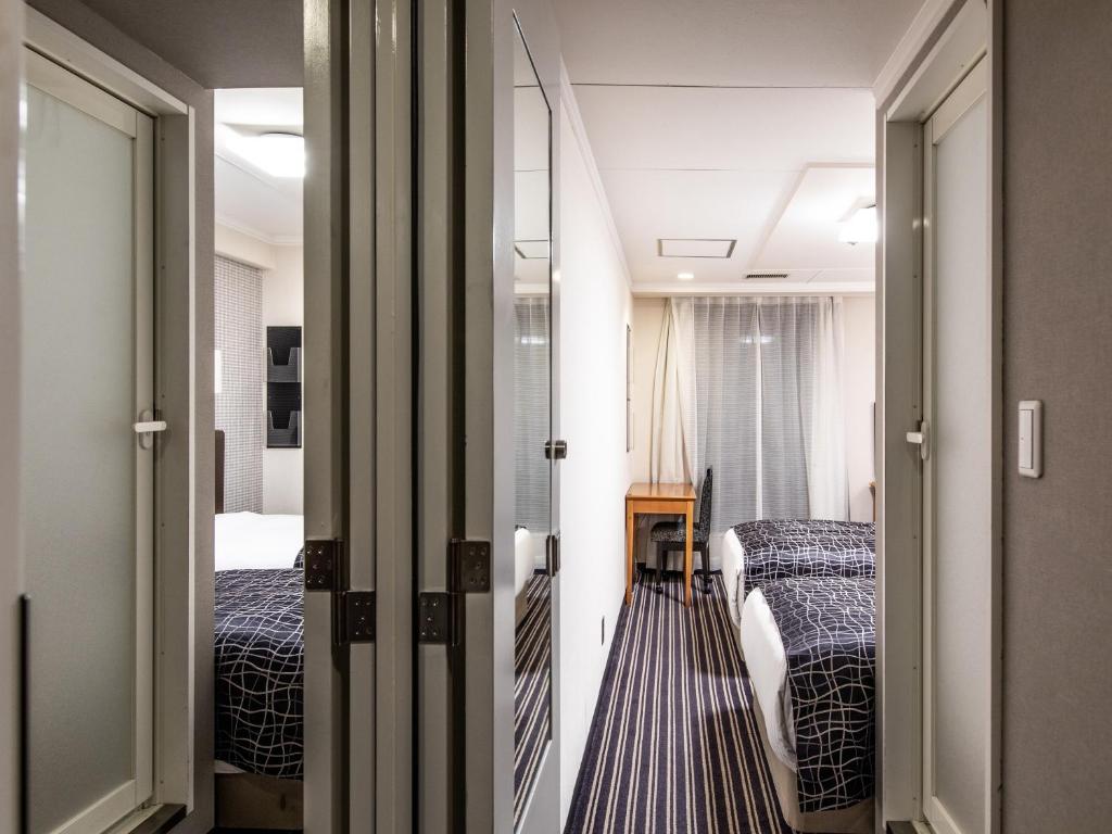 Postel nebo postele na pokoji v ubytování APA Hotel Kyoto Gion Excellent