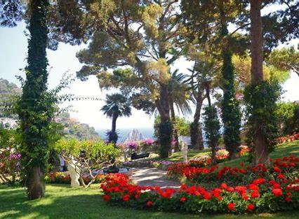 Un jardín fuera de Hotel La Tosca
