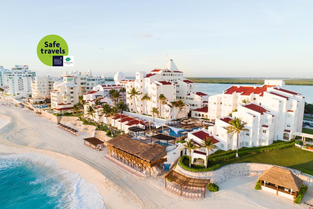 an aerial view of a resort on the beach at GR Caribe Deluxe All Inclusive in Cancún