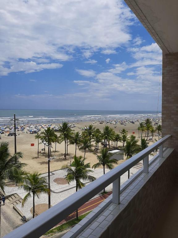  ap studio pé na areia na Guilhermina praia grande