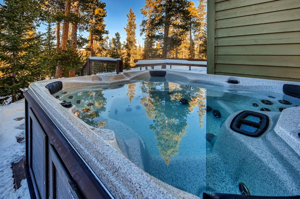 Piscina en o cerca de Four-Bedroom Pineview Haus