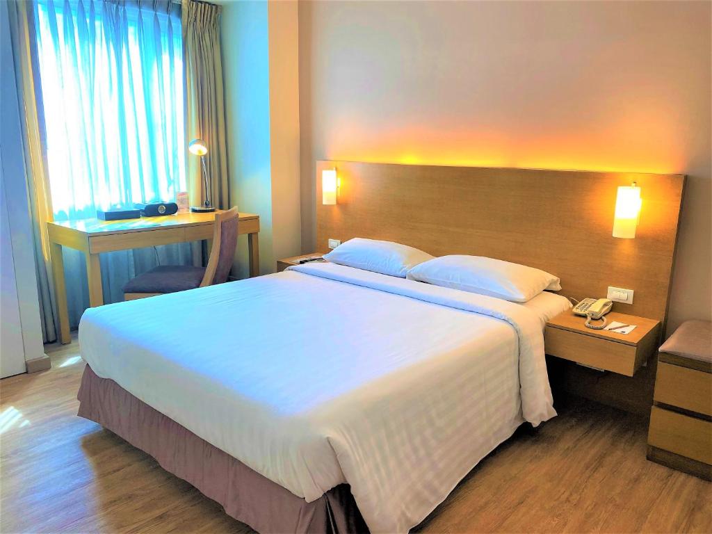 Llit o llits en una habitació de One Pacific Place Serviced Residences