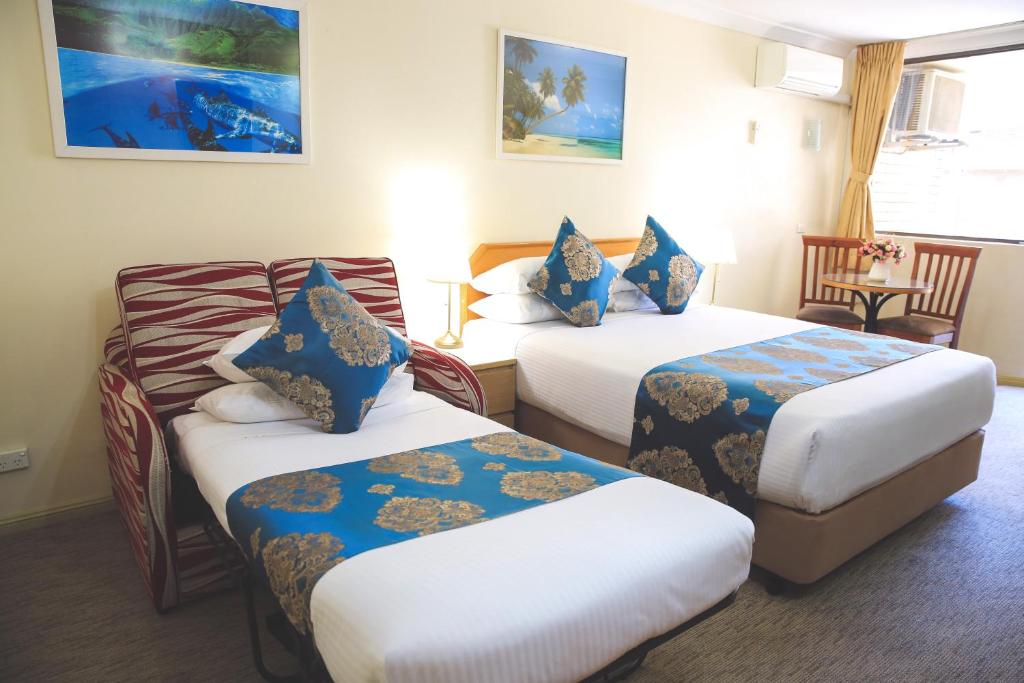 Ryde Inn - Queen Room With Sofa Bed