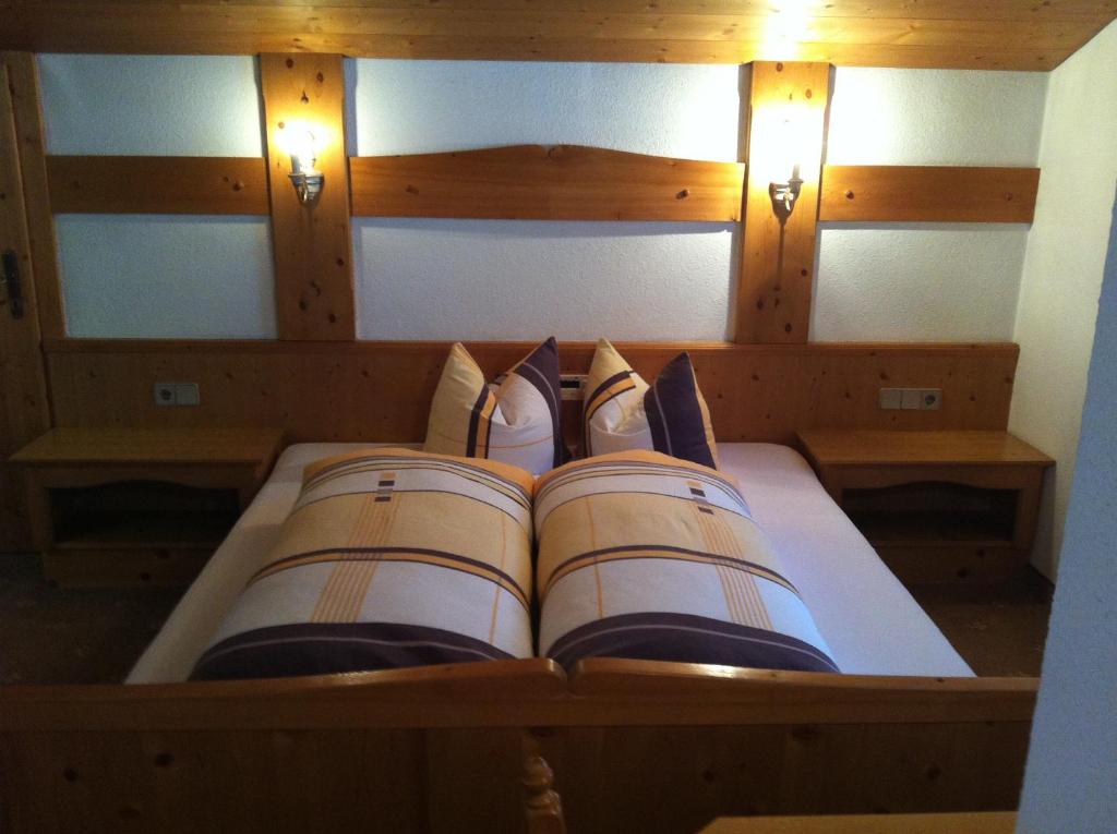 Postel nebo postele na pokoji v ubytování Hotel Garni Pfandl