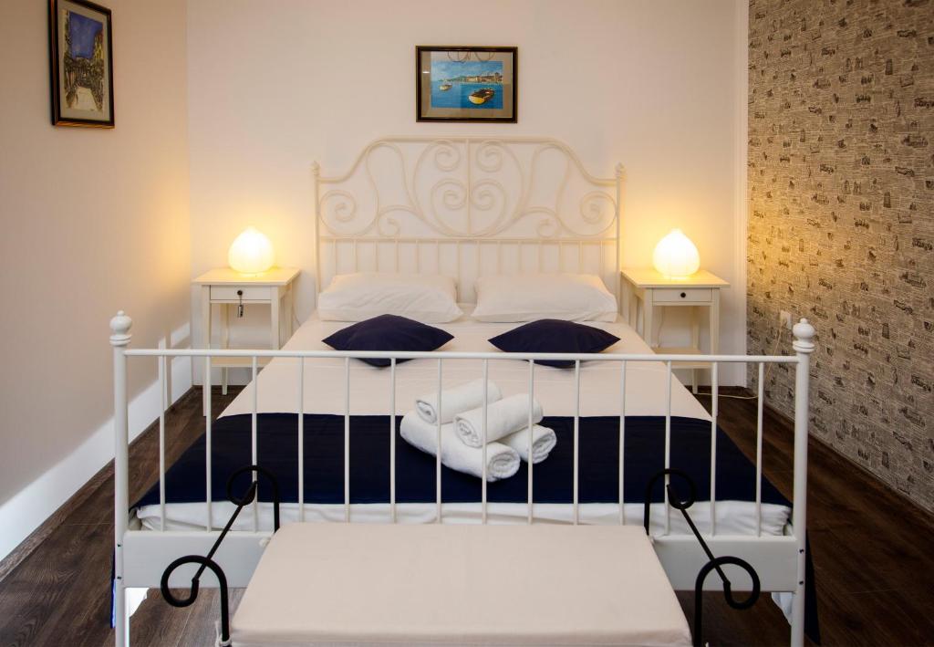 Posteľ alebo postele v izbe v ubytovaní Prior Suites Split
