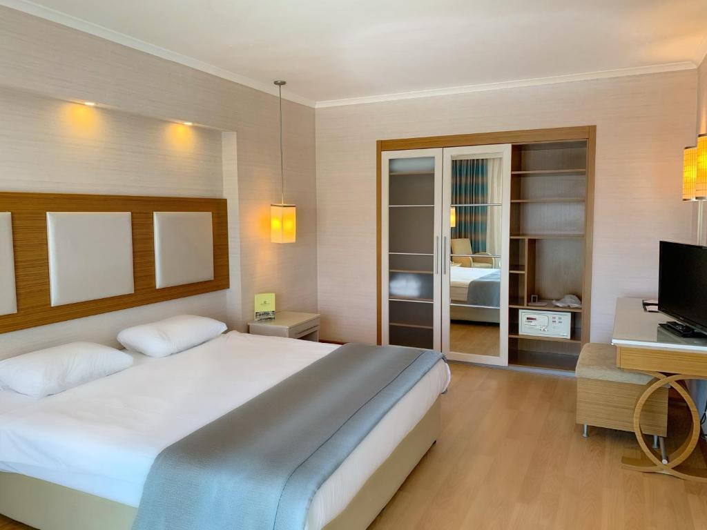 لابی و فضای عمومی Royal Asarlik Beach Hotel - تصویر ۵