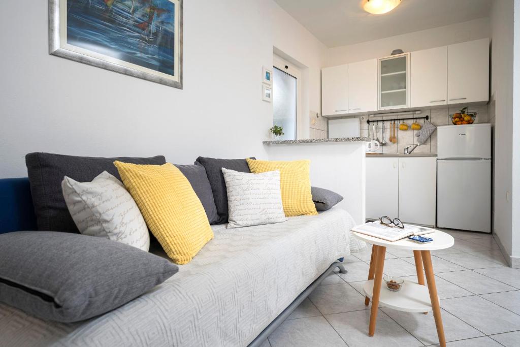 Kuchyň nebo kuchyňský kout v ubytování Apartments Bogdanić