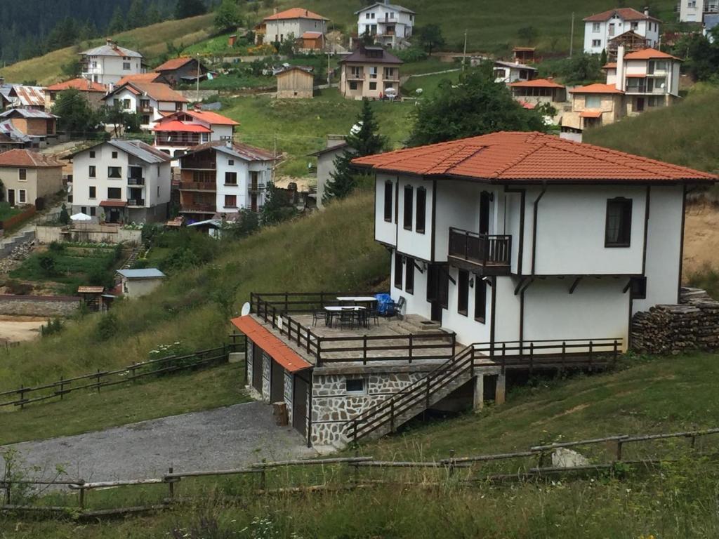a white house with a red roof on a hill at Villa O Sole Mio in Progled