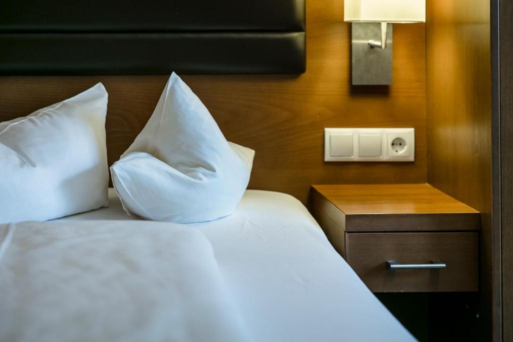 Postel nebo postele na pokoji v ubytování Montfort - das Hotel