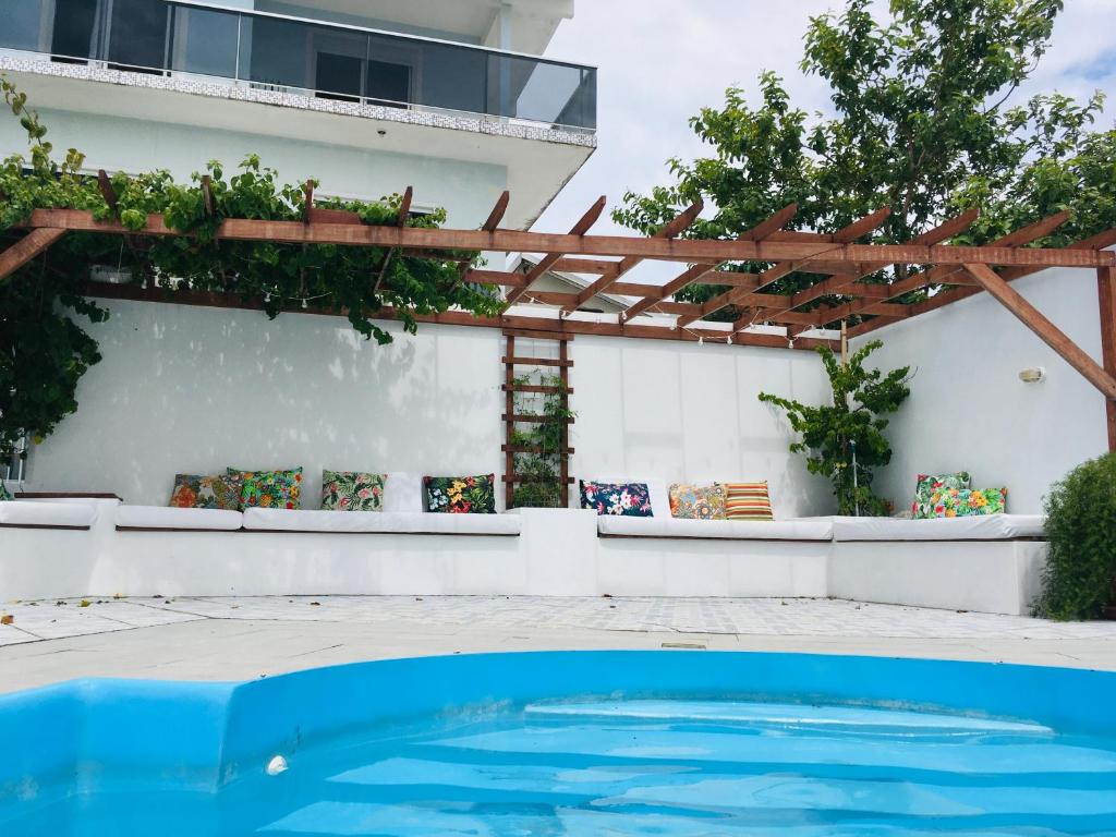  Apartamento com piscina perto da praia