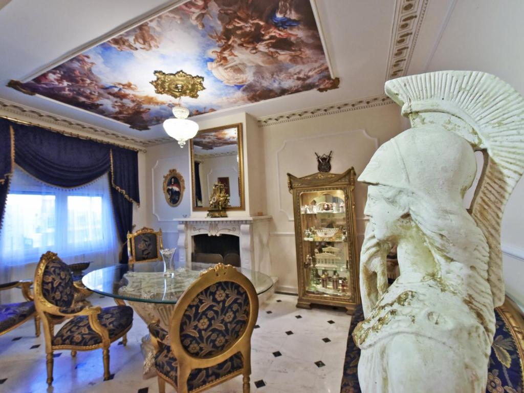 Royal House - Deluxe Studio