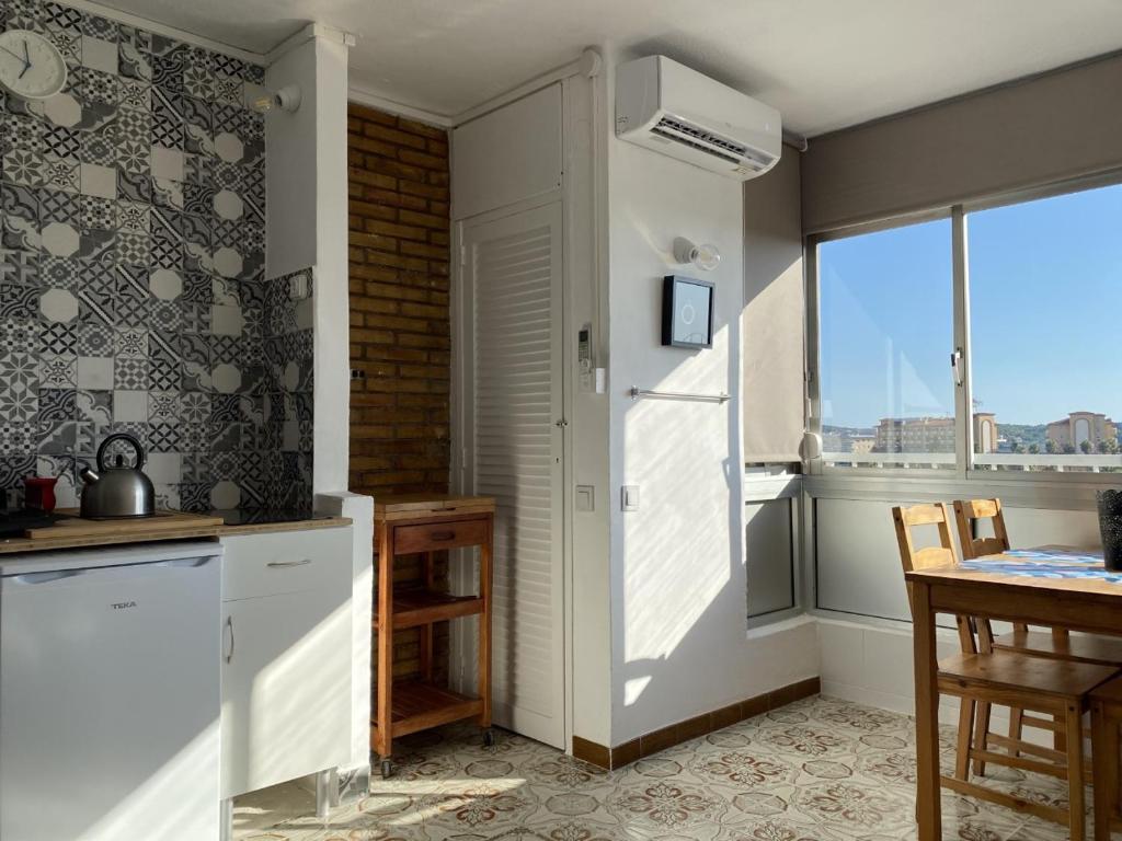 Kuchyňa alebo kuchynka v ubytovaní Estudio II Loft, La Pineda, Salou, playa, Port Aventura