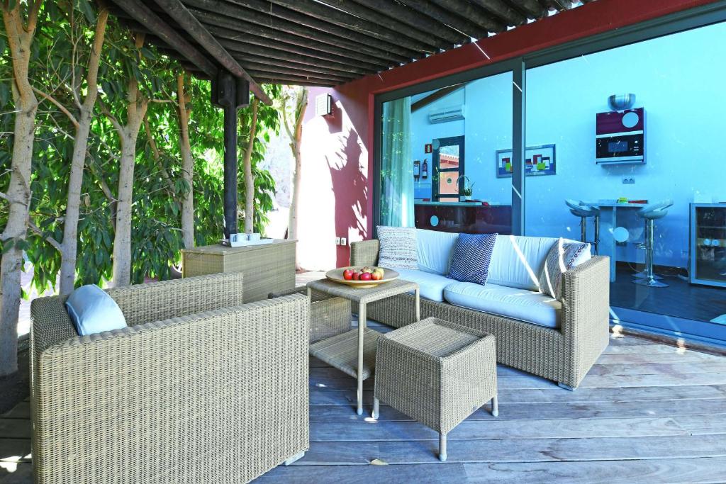 A seating area at Salobre Imperial La Canela