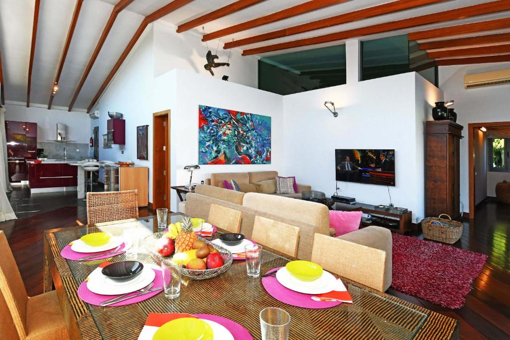 A seating area at Salobre Imperial La Canela