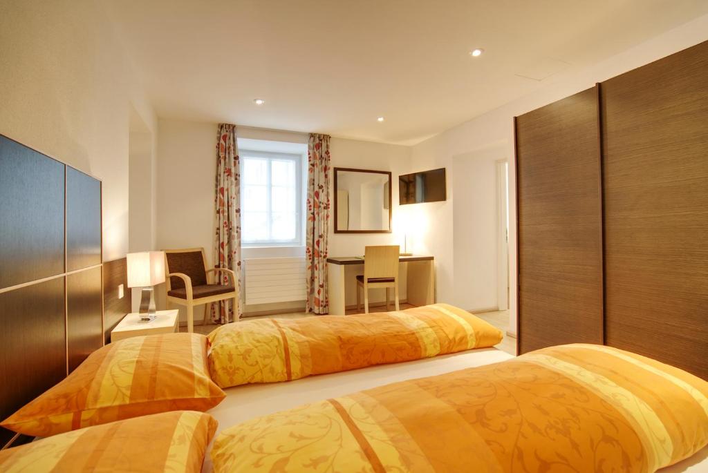 Postel nebo postele na pokoji v ubytování Hotel Bellevue