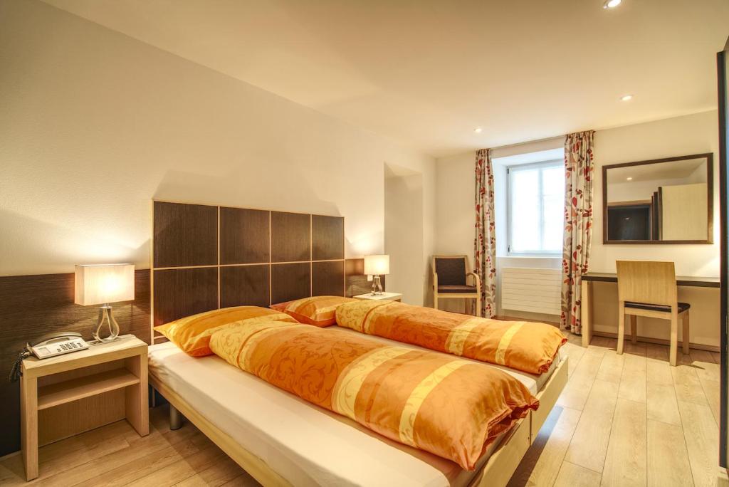 Postel nebo postele na pokoji v ubytování Hotel Bellevue