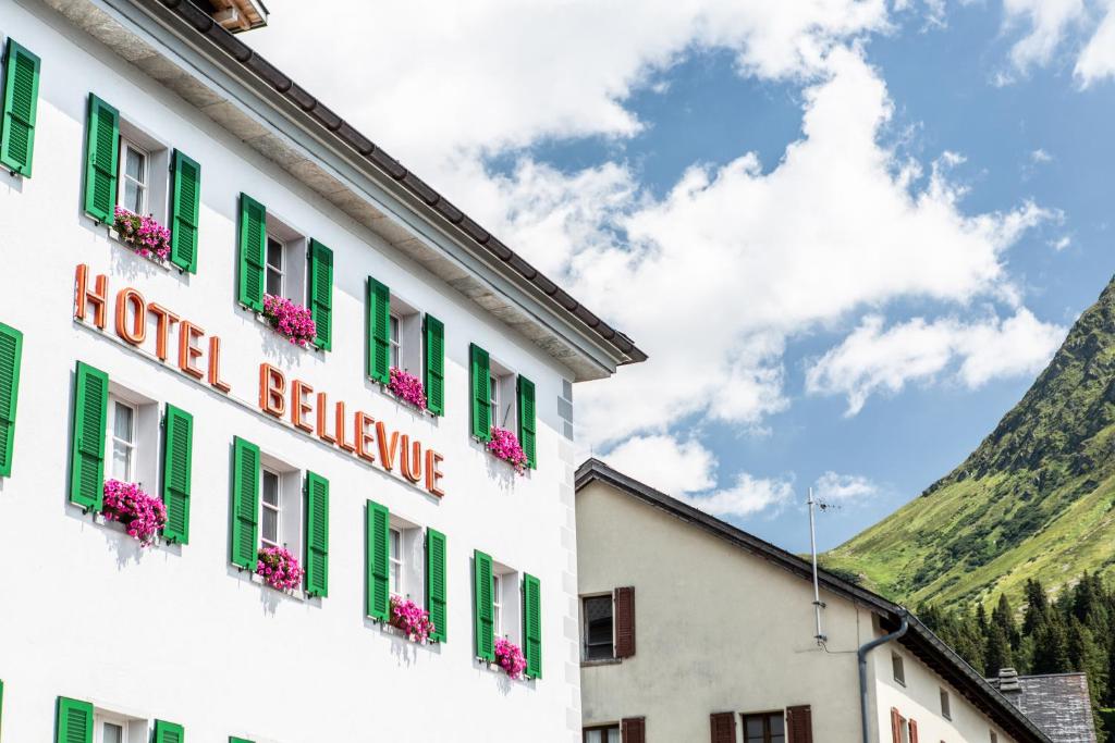 Nespecifikovaný výhled na hory nebo výhled na hory při pohledu z hotelu