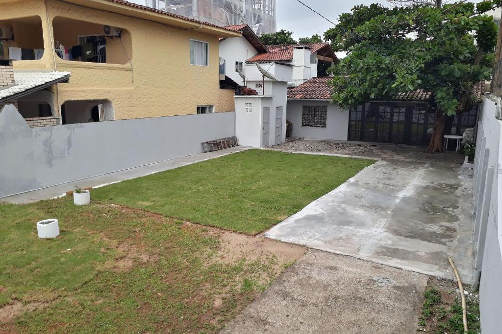  Casa em Bombinhas Praia de Canto Grande para 6 pessoas