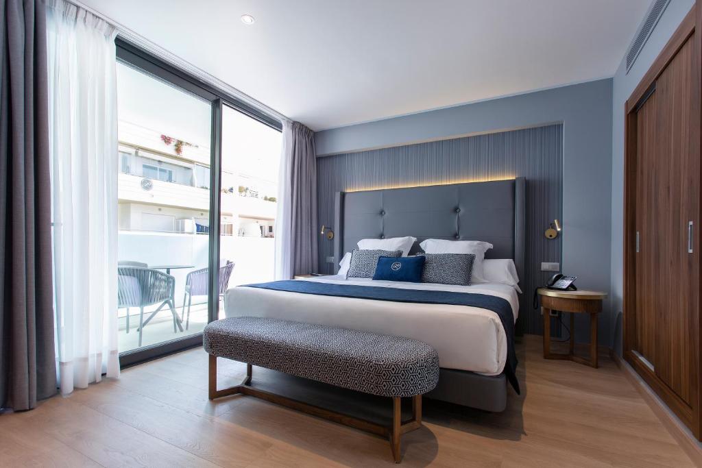 Posteľ alebo postele v izbe v ubytovaní Hotel Lima - Adults Recommended