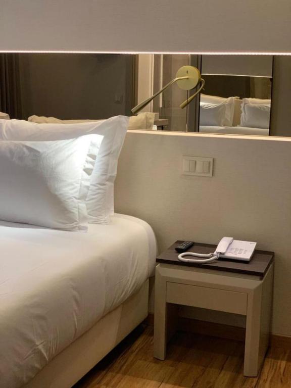 Кровать или кровати в номере Hotel Cristal Setúbal
