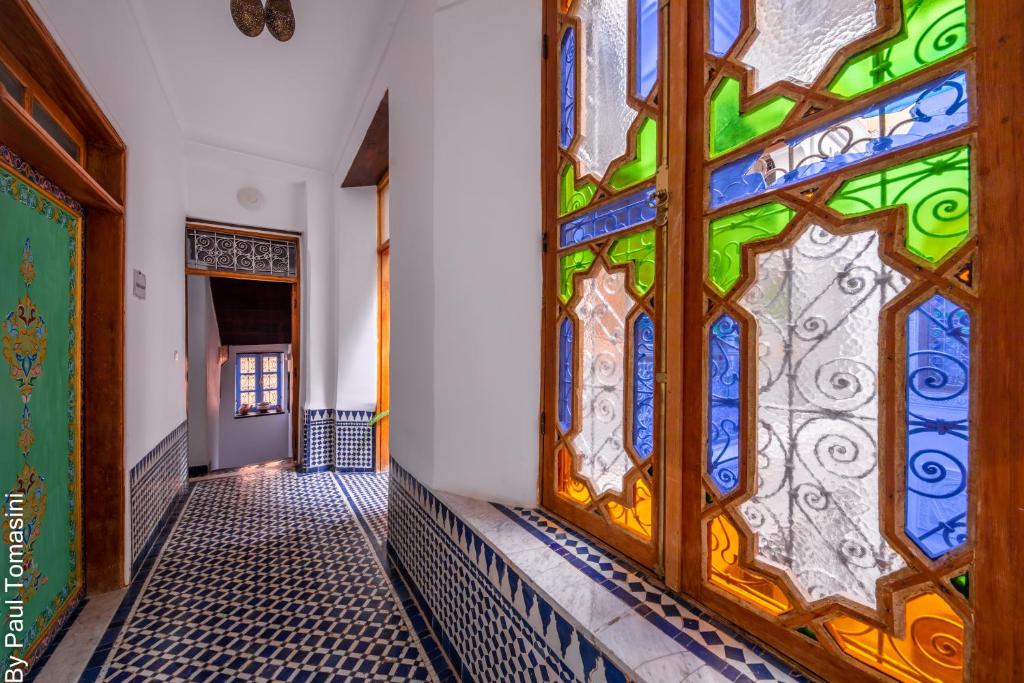 Postel nebo postele na pokoji v ubytování Riad Fes Nass Zmane