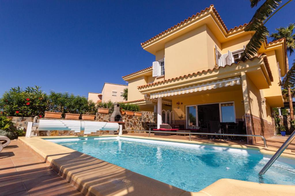 Bazén v ubytovaní Sea Edge Friendly Holiday Home alebo v jeho blízkosti