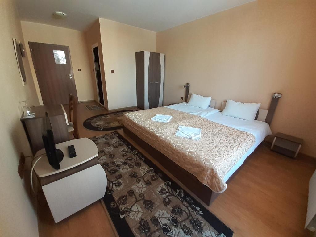 Postel nebo postele na pokoji v ubytování Gelov Hotel