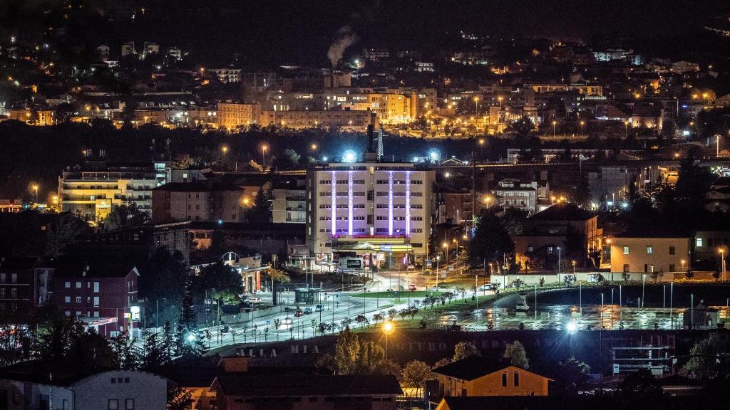 Nespecifikovaný výhled na destinaci LʼAquila nebo výhled na město při pohledu z hotelu
