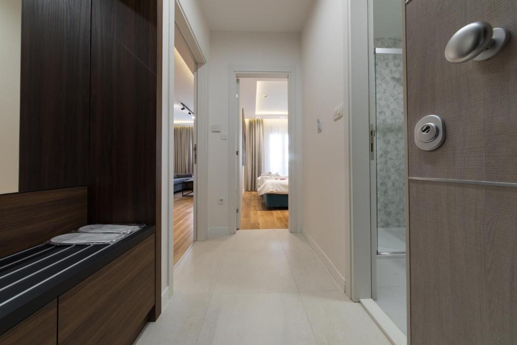 Apart Compliment - One-Bedroom Apartment