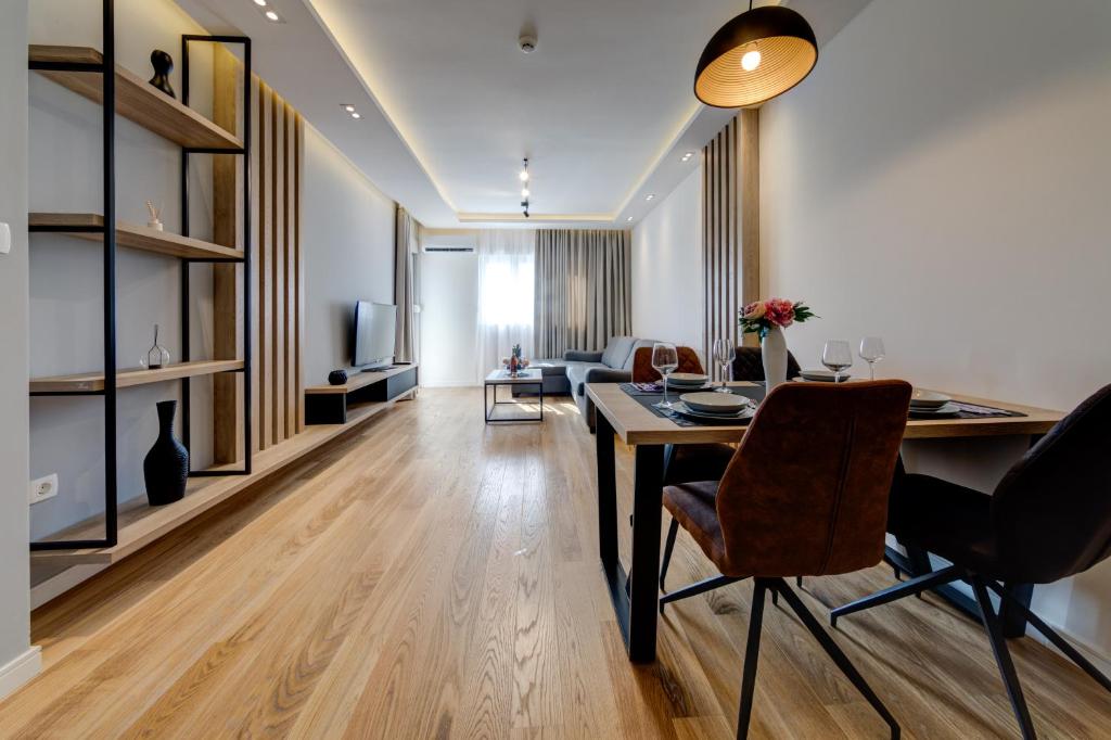 Apart Compliment - One-Bedroom Apartment