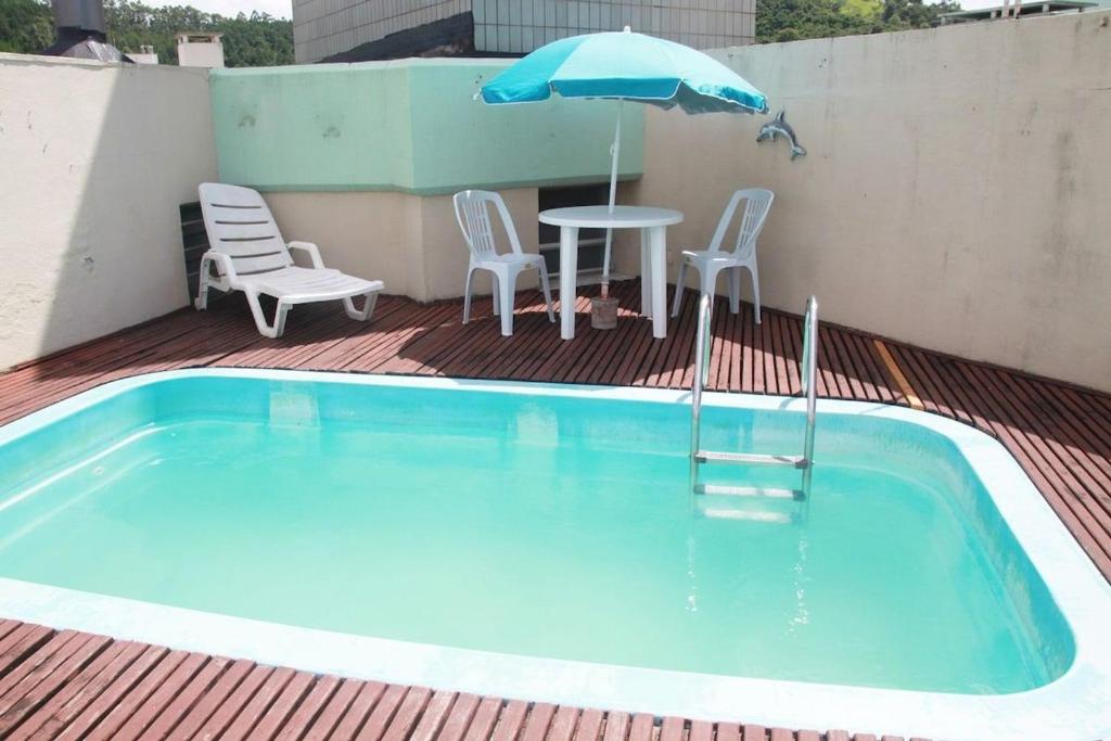  Linda Cobertura com piscina na famosa praia de Canasvieiras