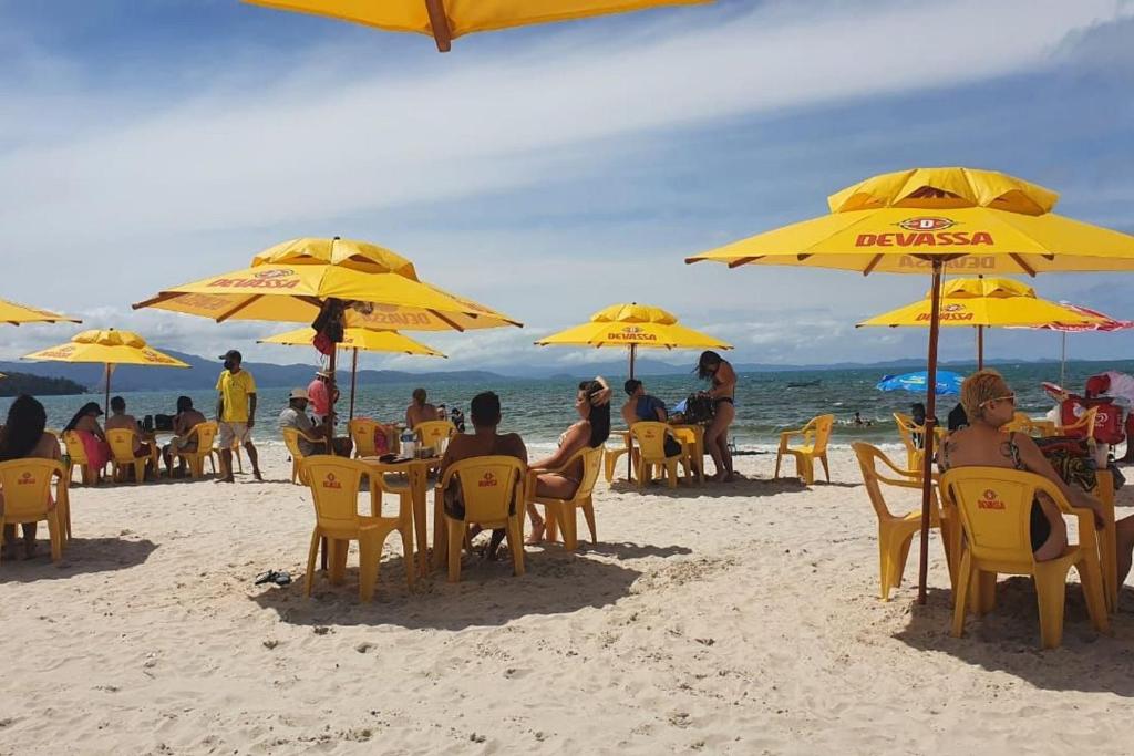  Linda Cobertura com piscina na famosa praia de Canasvieiras