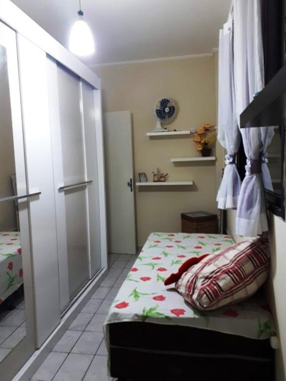  Apto até 6 pessoas na Praia Grande com Wi-Fi