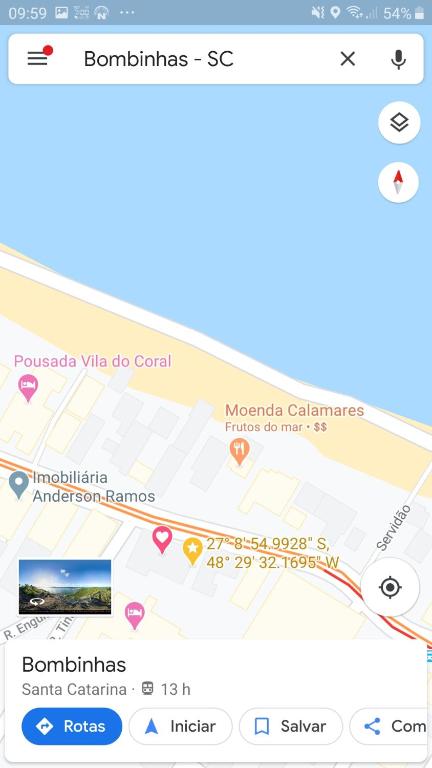  Apartamento de 2 domitórios e 1 garagem no centro de Bombinhas 50 metros da praia na Avenida principal próximo ao shopping Punta Blu