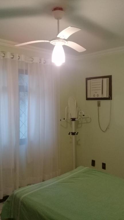 Apartamento de 2 domitórios e 1 garagem no centro de Bombinhas 50 metros da praia na Avenida principal próximo ao shopping Punta Blu