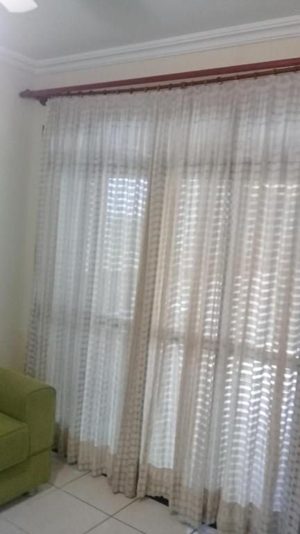  Apartamento de 2 domitórios e 1 garagem no centro de Bombinhas 50 metros da praia na Avenida principal próximo ao shopping Punta Blu