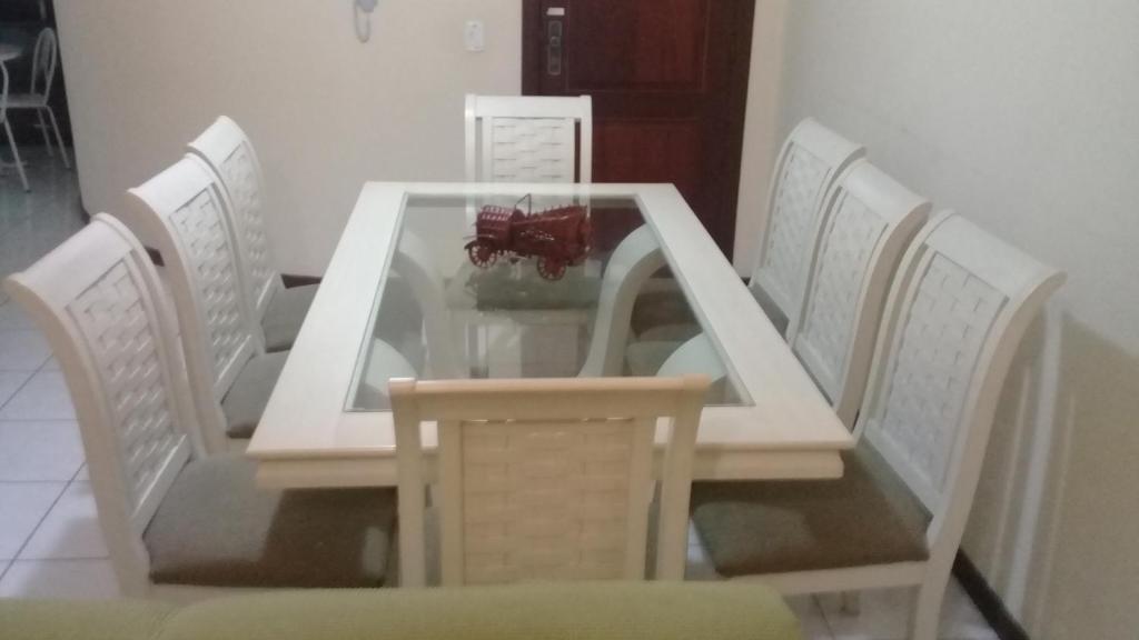  Apartamento de 2 domitórios e 1 garagem no centro de Bombinhas 50 metros da praia na Avenida principal próximo ao shopping Punta Blu