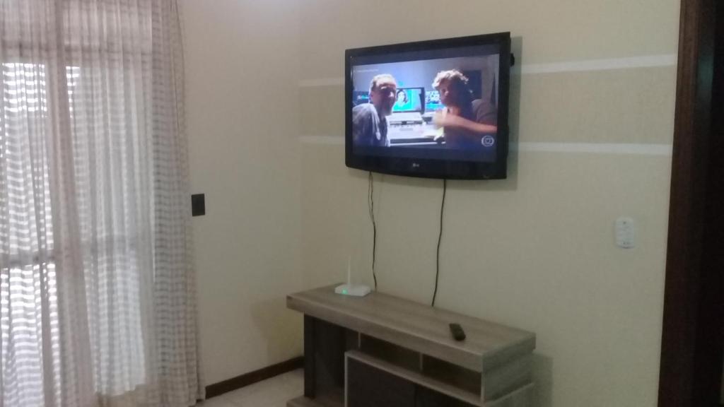  Apartamento de 2 domitórios e 1 garagem no centro de Bombinhas 50 metros da praia na Avenida principal próximo ao shopping Punta Blu