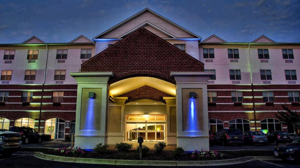 a hotel with a large building with blue lights at Holiday Inn Express La Plata, an IHG Hotel in La Plata