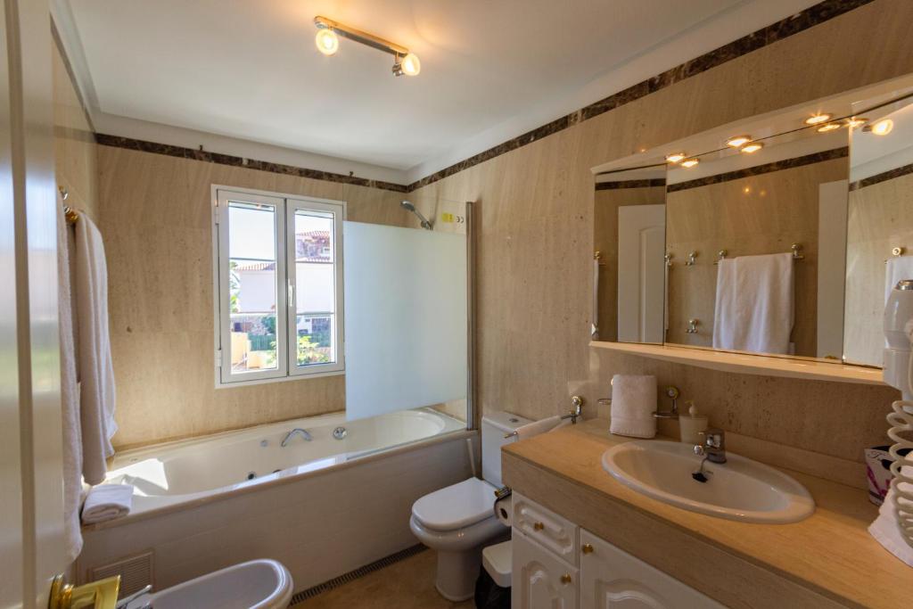 Kúpeľňa v ubytovaní Sea Edge Friendly Holiday Home