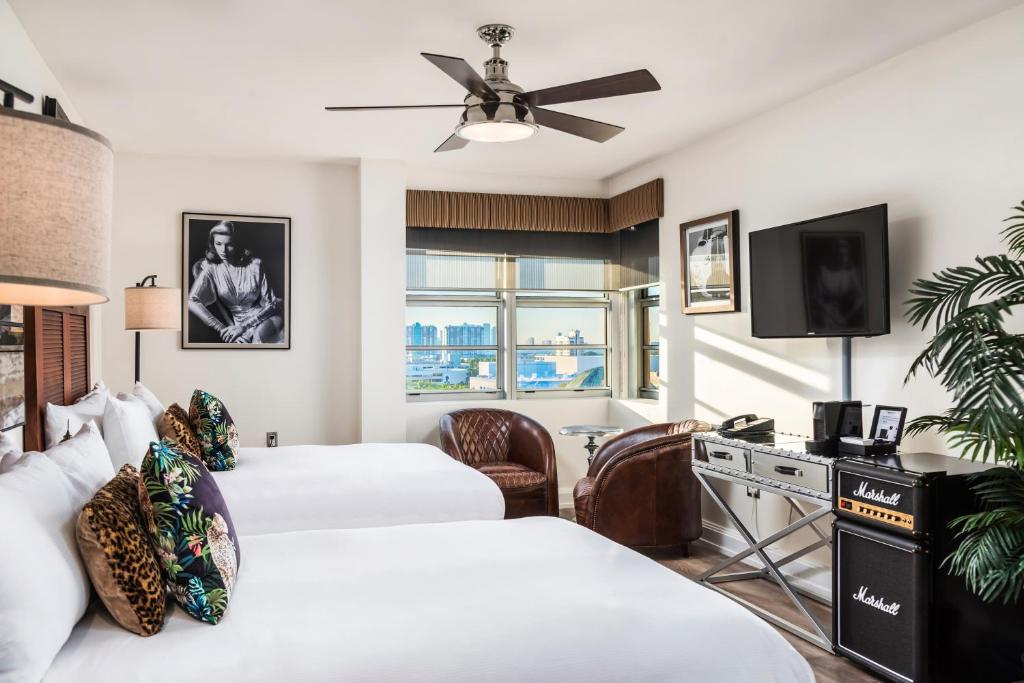 National Hotel, An Adult Only Oceanfront Resort - 2つのダブルベッドのあるダブルルーム - シティビュー