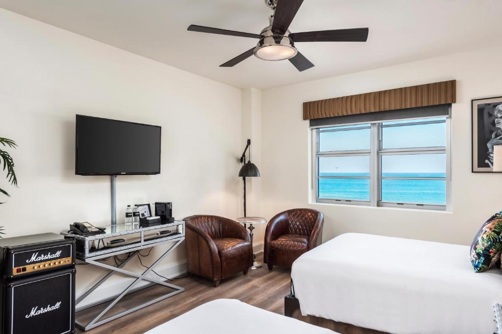National Hotel, An Adult Only Oceanfront Resort - 2つのダブルベッドのあるダブルルーム - オーシャンビュー