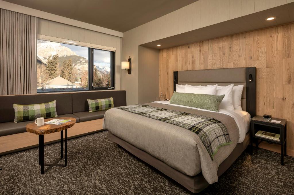 Postel nebo postele na pokoji v ubytování Peaks Hotel and Suites