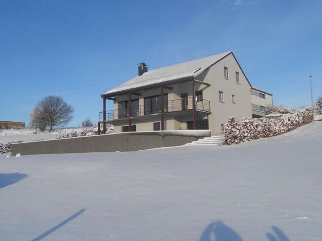 Holiday Home in Herbeumont with Bubble Bath v zimě